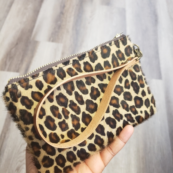 Handmade leopard wristlet - Picture 8 of 11